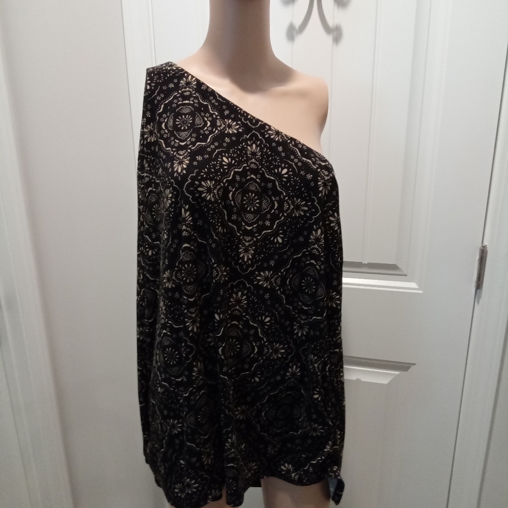 Maurices Plus Size 3X Black and Tan Bandana Print One-Shoulder Top